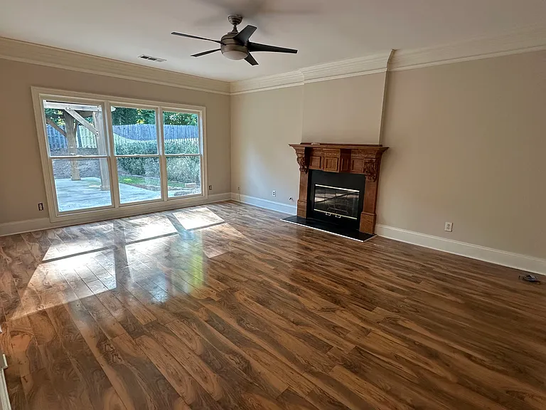 6415 Barwick Ln — Photo 4