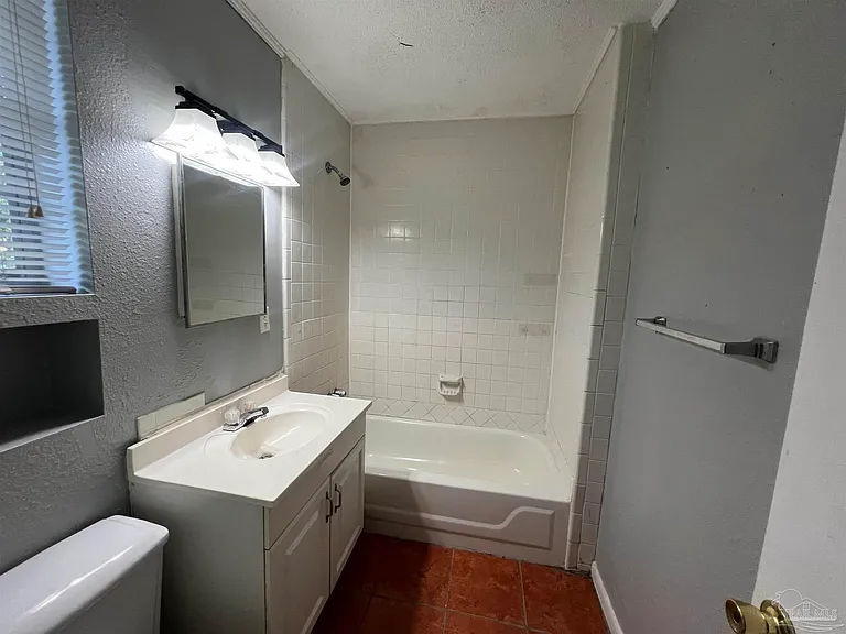 203 Edison Dr — Photo 12