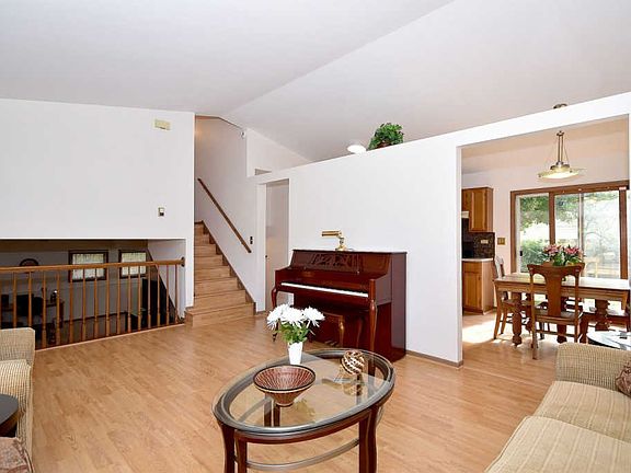 4th image of 2231 Oakdale Cir