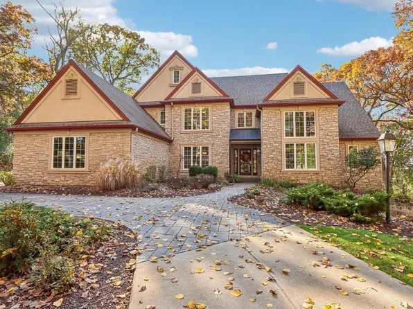 S26W35185 Woodstream COURT, Oconomowoc, WI 53066