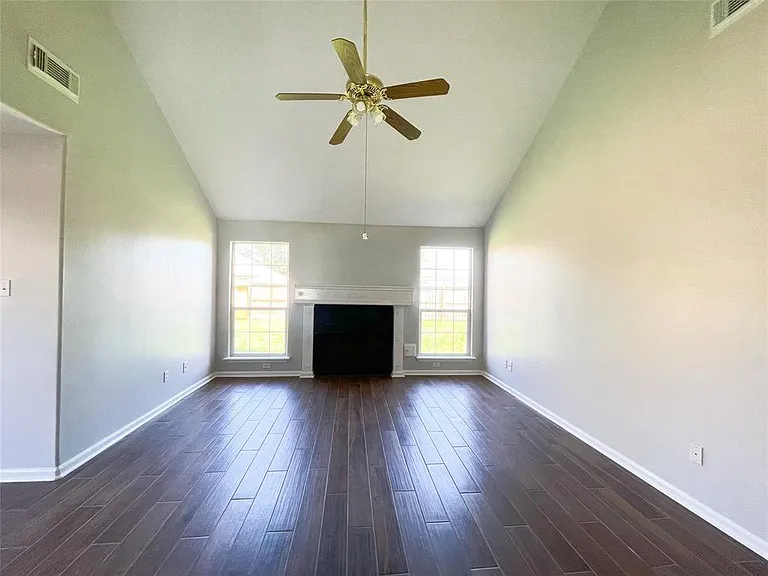 6638 Chantalle Dr — Photo 11