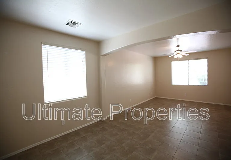 2230 W Oyer Ln — Photo 18