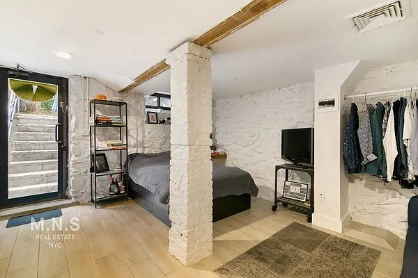 Rented by MNS | media 13