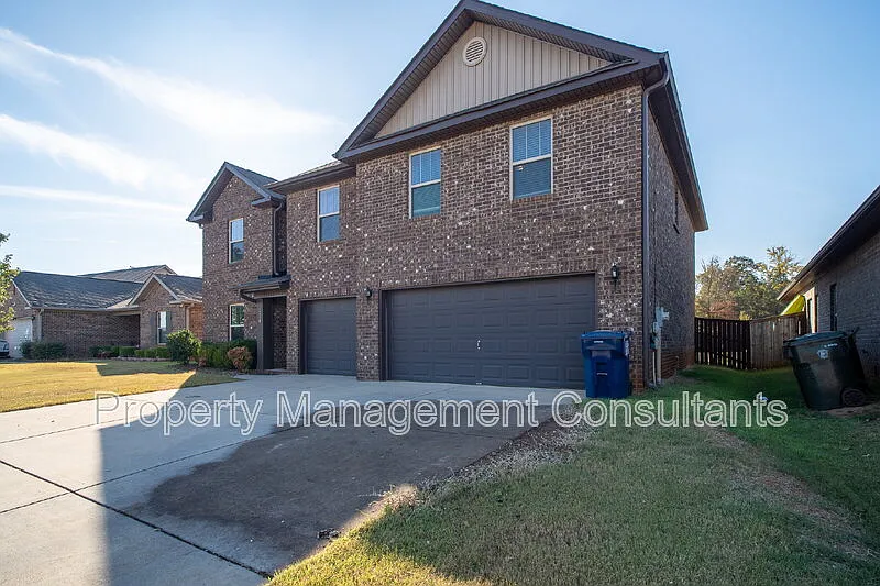 4 bed, 3.0 bath, 3184 sqft, $2,450 — Photo 3