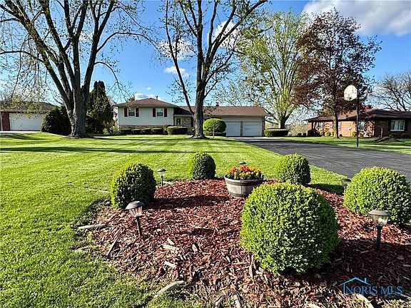 2nd image of 1883 Riverview Dr