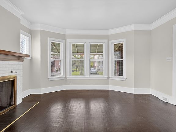 5th image of 2454 Gladstone St