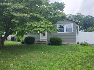72 Paradise St, Chicopee, MA 01020
