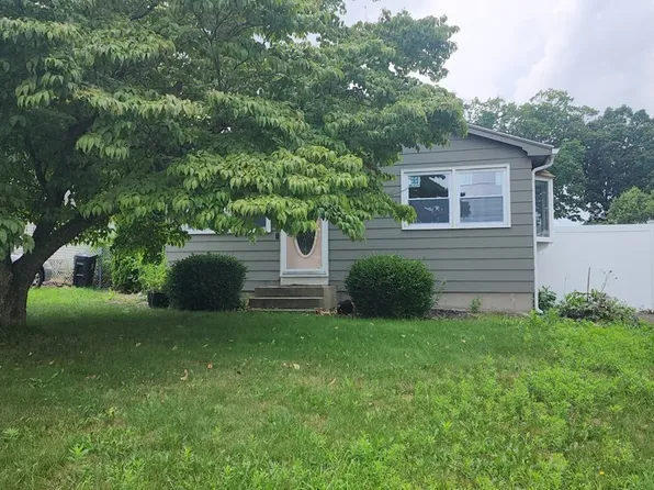 72 Paradise St, Chicopee, MA 01020