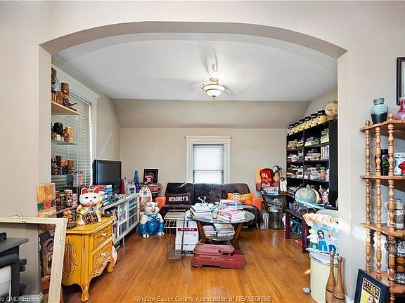 3rd image of 39 Russell St