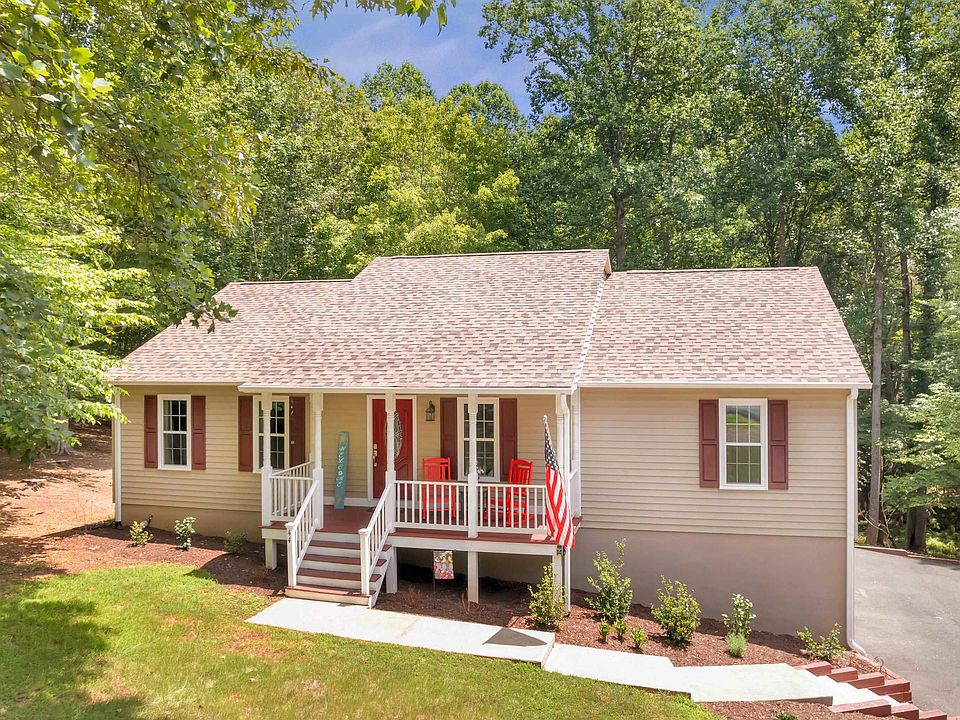 1st image of 44 Woodlawn Dr