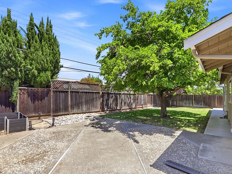 4737 Regina Way — Photo 12
