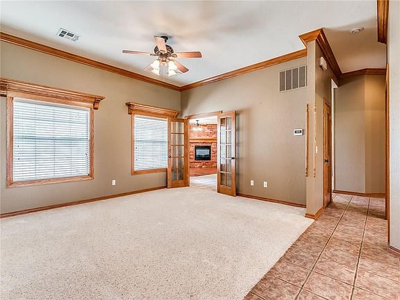 3rd image of 601 W Country Club Blvd