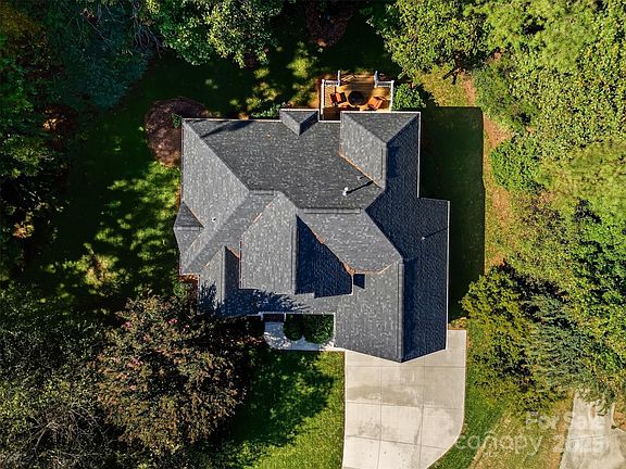 5th image of 1858 Abbotsford Ct