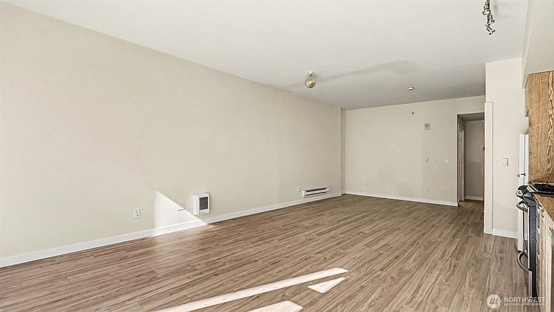 4th image of 2911 2nd Avenue #515