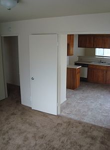 2nd image of 4057 W 130th St APT 8