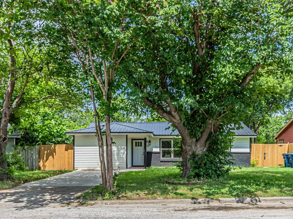704 N Ray St, Alvarado, TX 76009