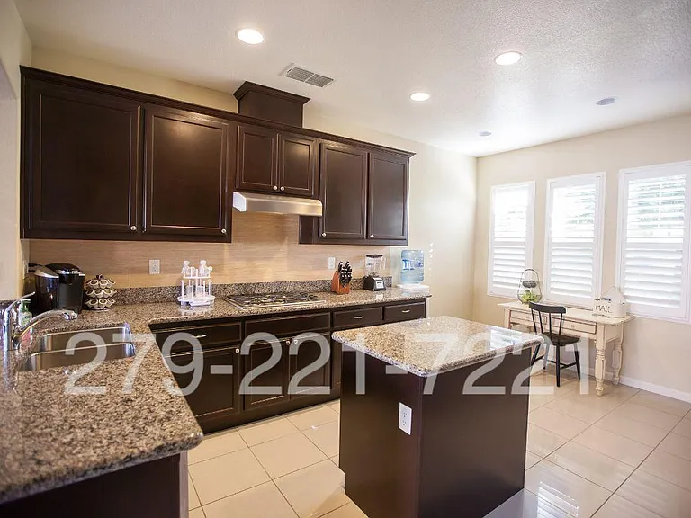 8058 Linda Isle Ln — Photo 6