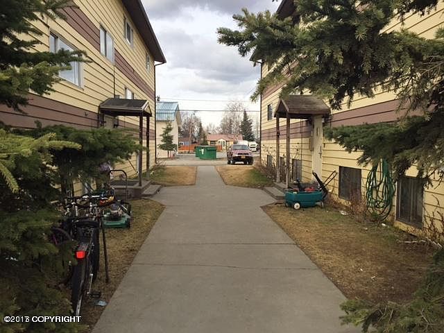 2nd image of 923 E 12th Ave