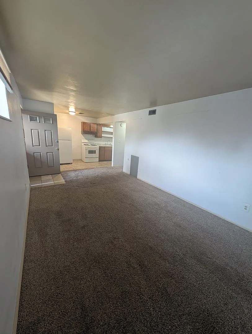 111 Clay Pike — Photo 3