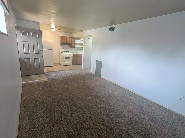 111 Clay Pike — Photo 3