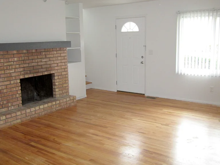 3523 Kent Ct — Photo 2