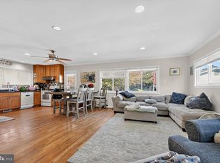 11901 Hunters Ln, Rockville, MD 20852