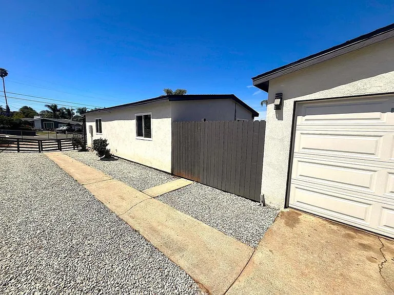 803 N Citrus Ave — Photo 5