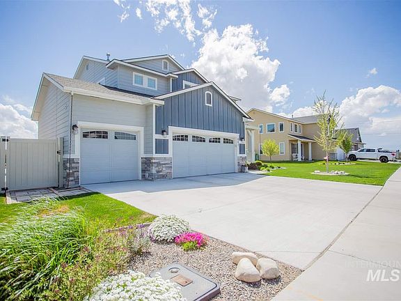 2nd image of 867 Canyon Crest Dr W