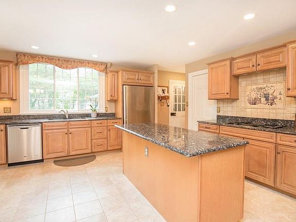 3rd image of 4218 Stratford Rd