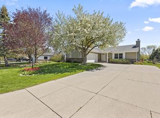 W163N10554 Ridgeview Ln, Germantown, WI 53022
