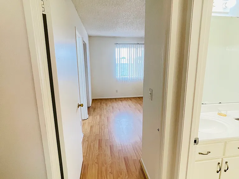 814 E Windsor Rd #208 — Photo 15