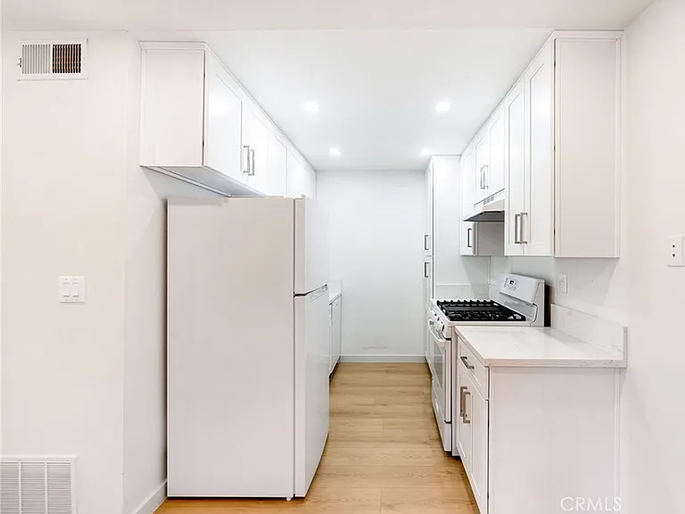 333 Riverdale Dr #16 — Photo 7