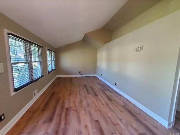 3rd image of 119 Fawn Ln E