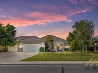 8307 Sterling Grove Ln, Bakersfield, CA 93312