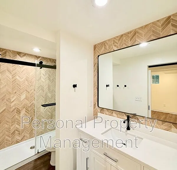 2234 N L St — Photo 30