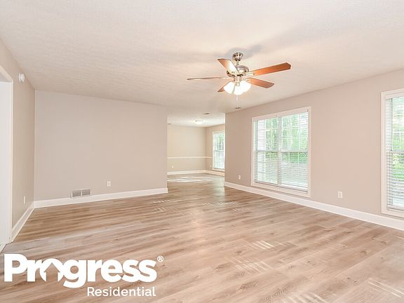 5th image of 2704 Winsley Dr SW