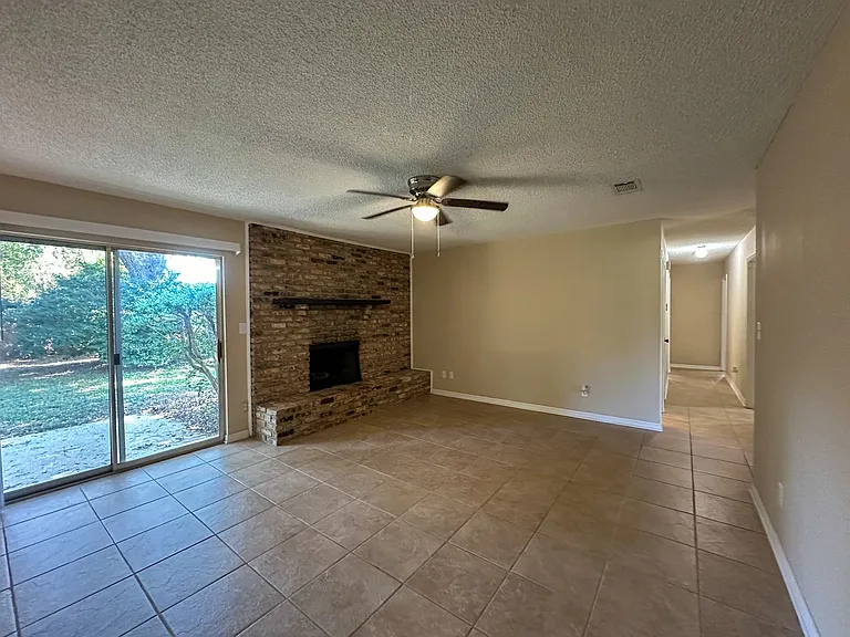 3660 Buford Cir — Photo 2