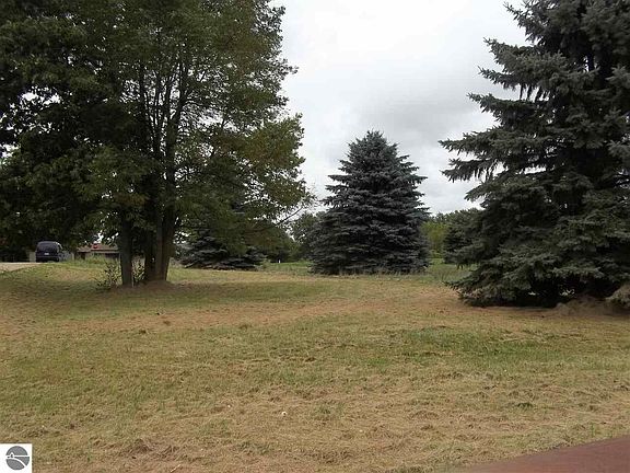 5th image of 1071 Clubhouse Dr
