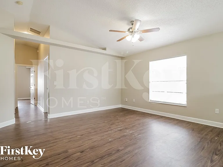 2416 Daffadil Ter — Photo 2