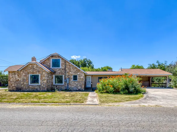 1229 N Park, Uvalde, TX 78801