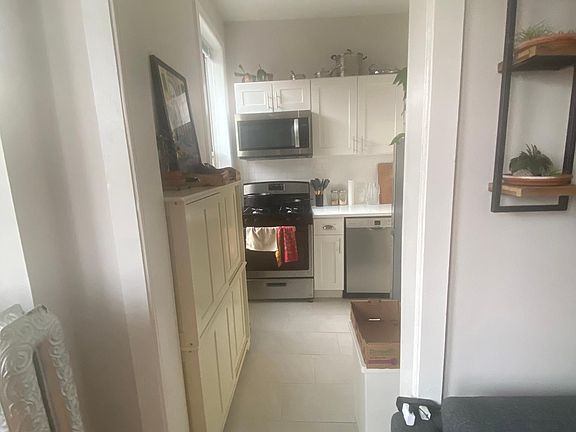 5th image of 3253 N Broadway St APT 3A