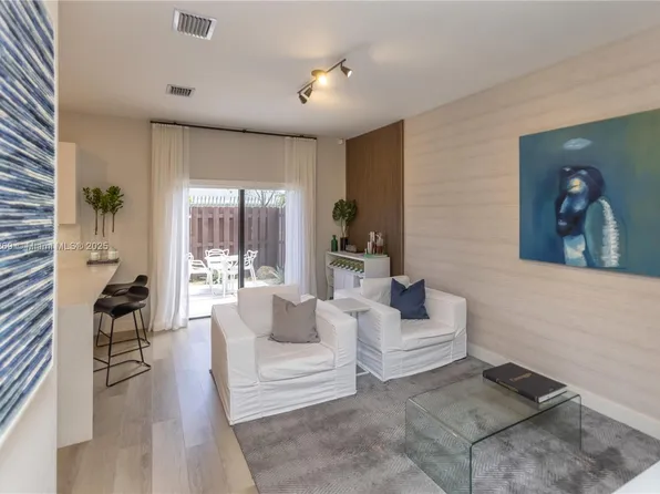 979 NE 211th St #979, Miami, FL 33179