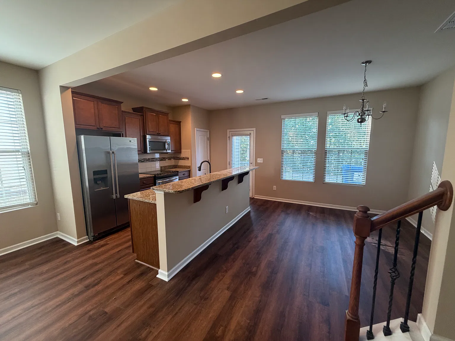 3 bed, 2.5 bath, 1672 sqft, $1,900 — Photo 3