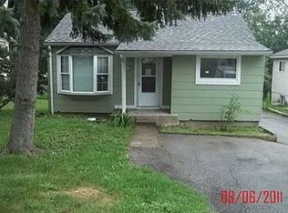 1838 Birchcrest Rd, Waterford, MI 48328