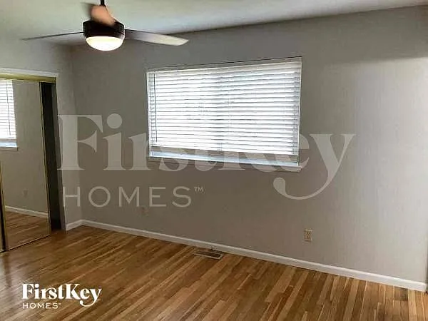 1351 Virginia Dr — Photo 7