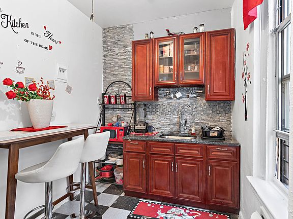 2nd image of 1001 President St #1J