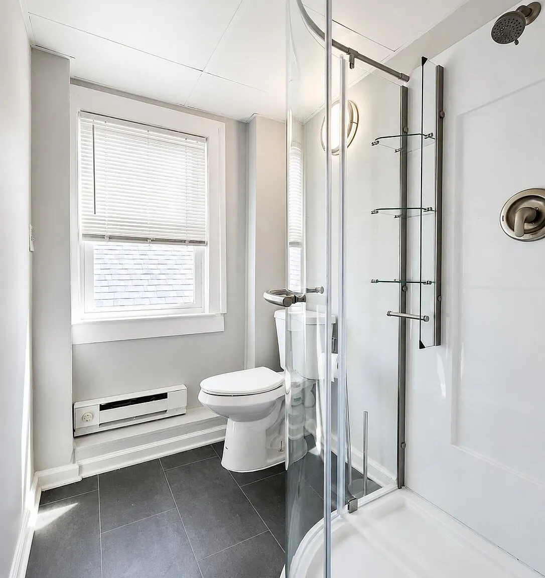 3 bed, 1.5 bath, $3,000 — Photo 3