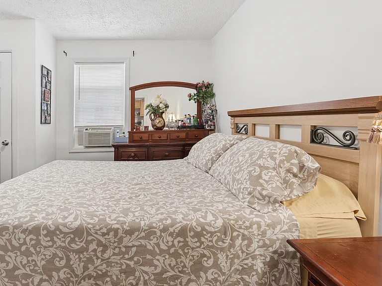 61 Union St #1 — Photo 4