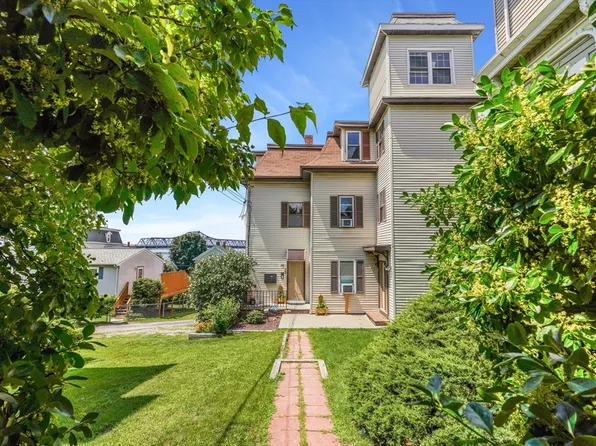 346 Durfee St APT 3, Fall River, MA 02720