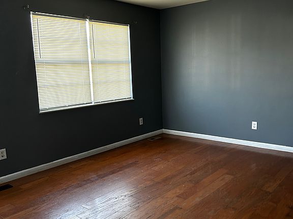5th image of 439 Arnold St